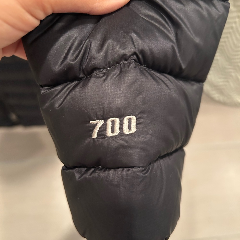 The North Face Women's Quilted Black Puffer Jacket - Picture 4 of 16